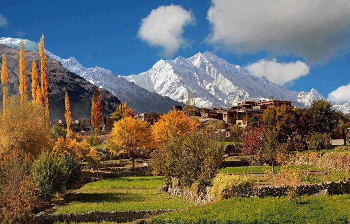 4 reasons to see the charming Pakistan Right Now!