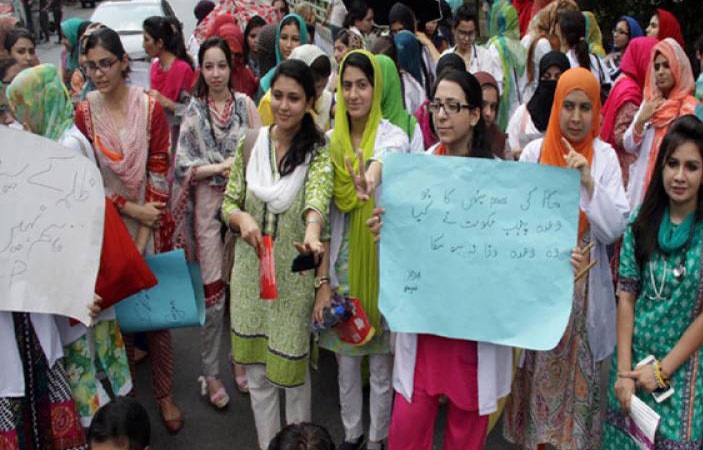 Protest by young scholars out of work, want jobs