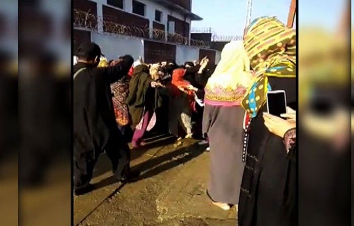 Swabi University staff forcefully remove Scarves of female students for Protesting on Campus