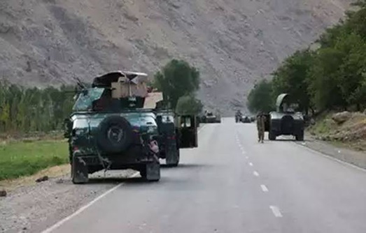 طالبان کا بڑا حملہ، 1037 افغان فوجی جان بچانے کیلئے پڑوسی ملک بھاگ گئے