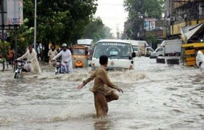 پاکستان کے جڑواں شہروں میں طوفان کی تباہی