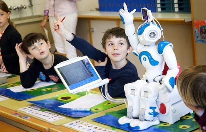 Within 10 Years Intelligent Machines will replace Teachers