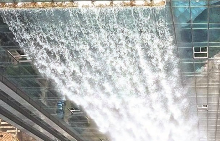 China Builds World's Biggest Man Made Waterfall 