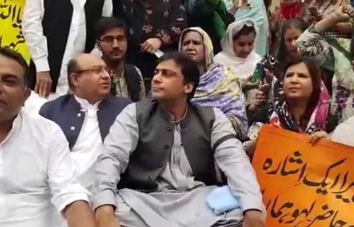 PML-N Members Protest Outside Punjab Assembly 