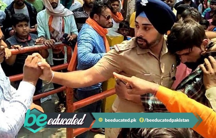 Sikh Police Officer Becomes a Human Shield for a Muslim Boy in India