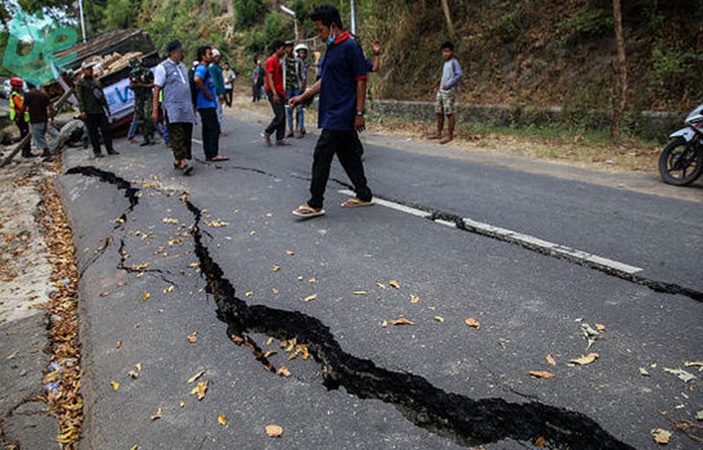 انڈ ونیشیا میں زلز لے کے جھٹکے