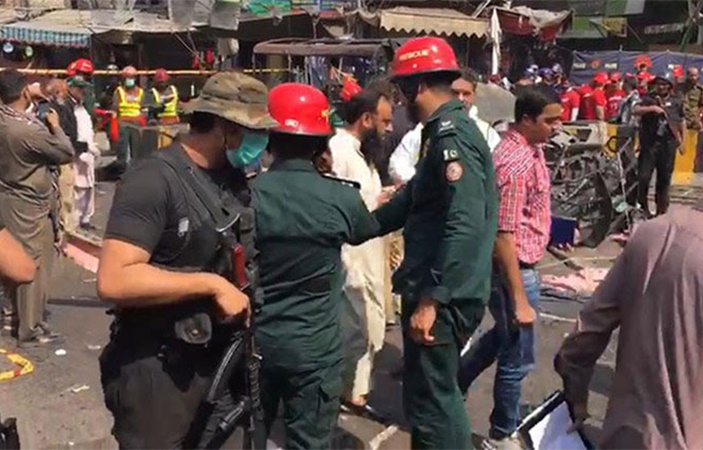 لاہور داتا دربار کے باہر دھماکہ:3افراد جاں بحق