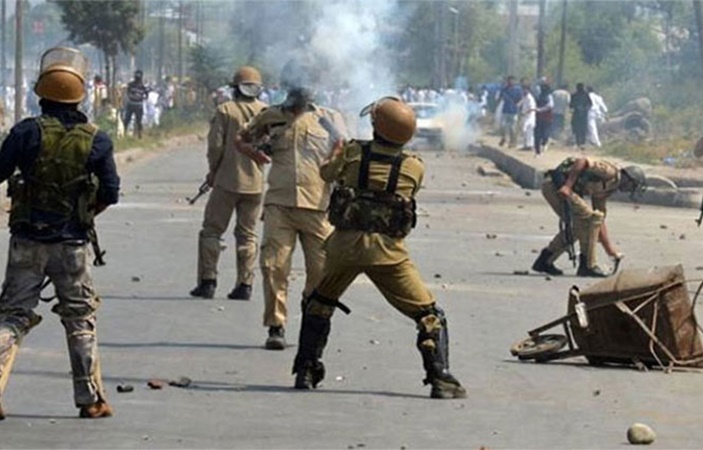 مقبوضہ کشمیر کے علاقے پلوامہ میں بھارتی فورسز کا حملہ