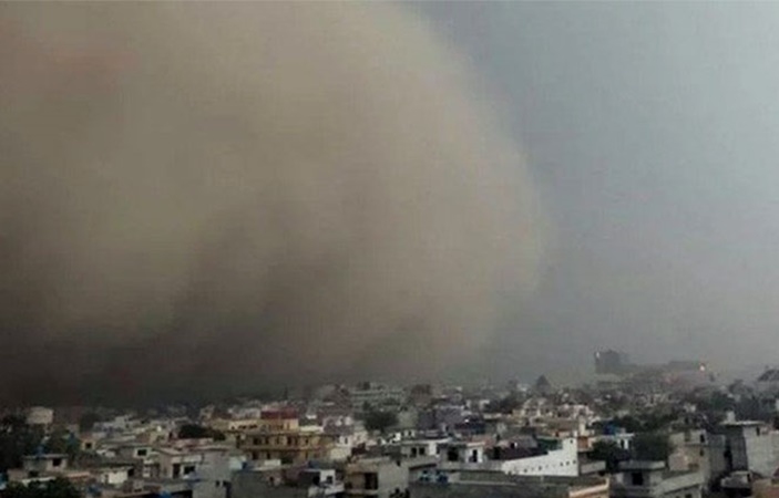 کراچی میں طوفان کا امکان بڑھ گیا